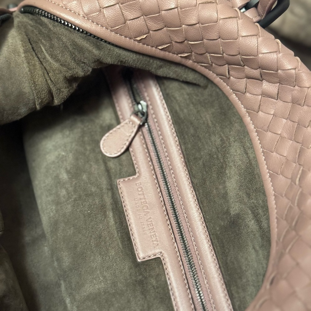 Bottega Veneta Mauve Woven Leather Shoulder Bag - Picture 4 of 10